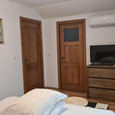 Hanul Ancutei Curtea de Argeş Exterior foto