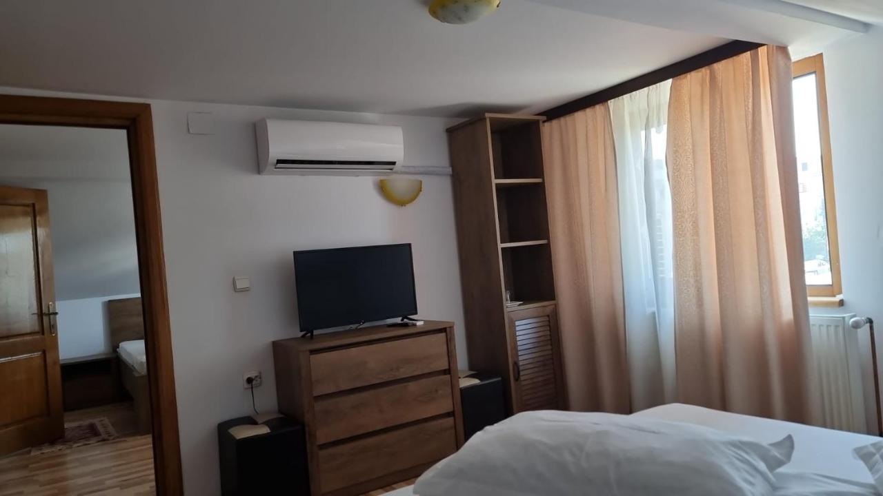 Hanul Ancutei Curtea de Argeş Exterior foto