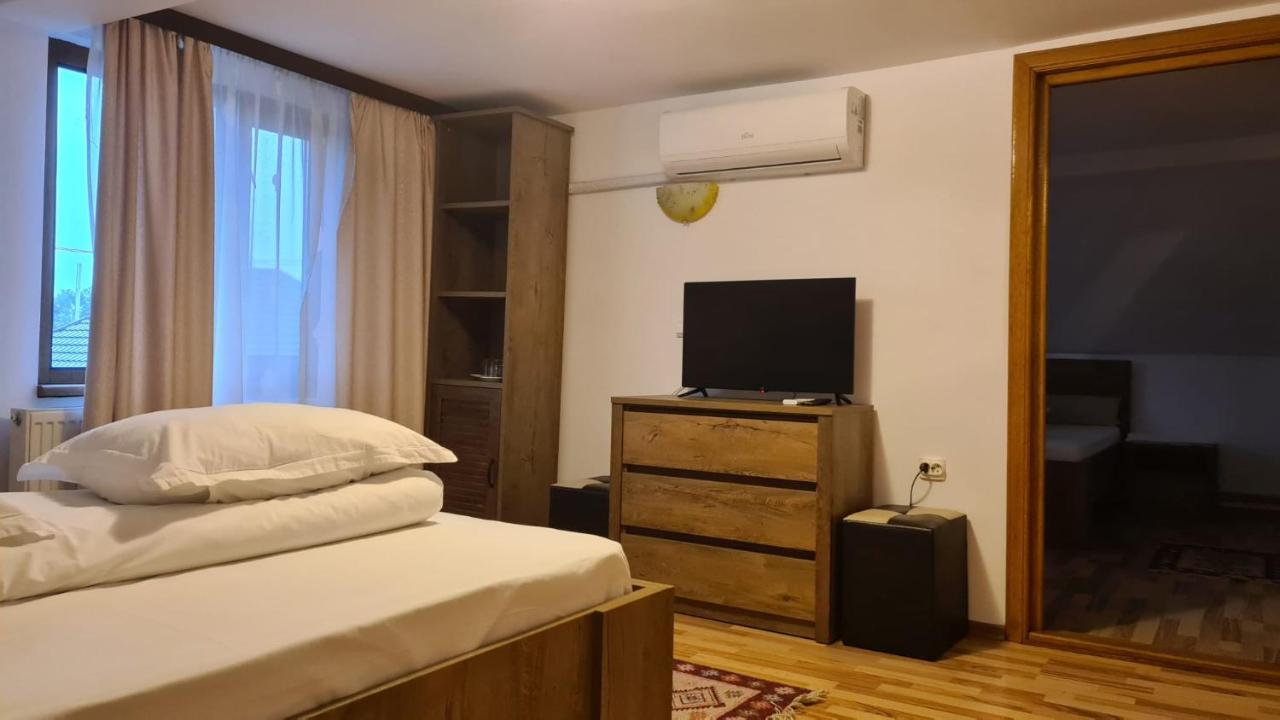 Hanul Ancutei Curtea de Argeş Exterior foto
